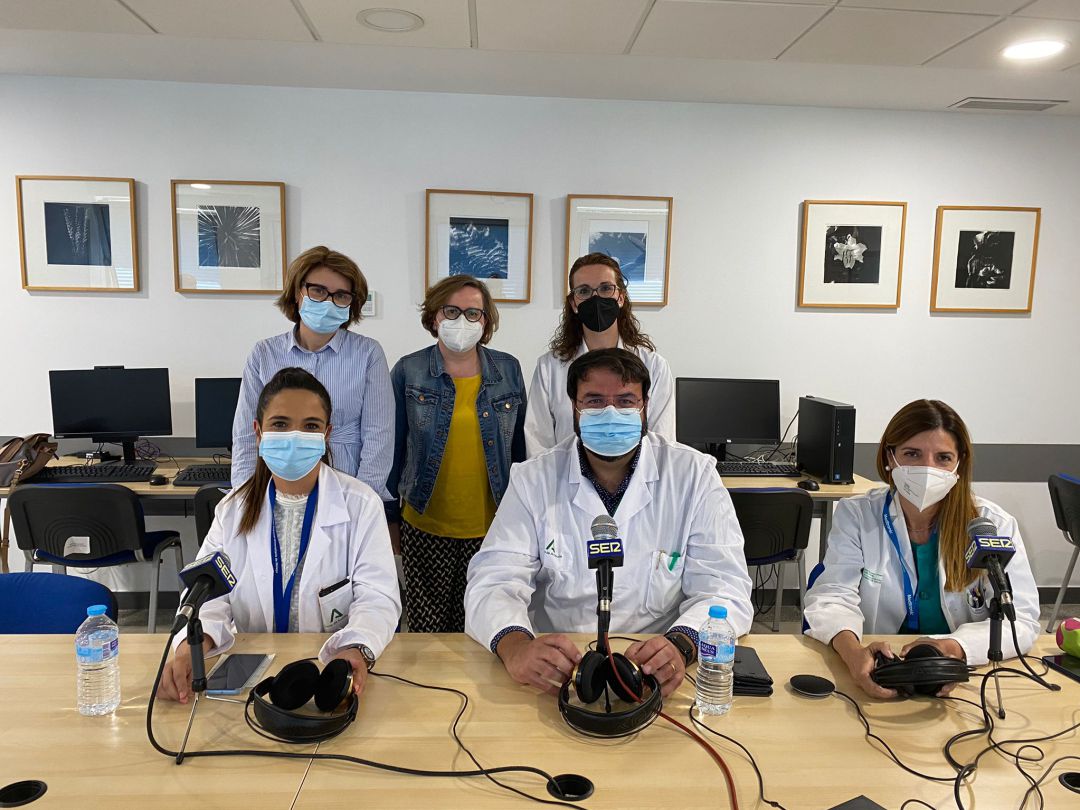 En la imagen Sandra Rojas, subdirectora de enfermería, Víctor Navas, subdirector médico, Marta Ribeiro, directora de la unidad de mama y Esmeralda Núñez, jefa del servicio de pediatría del Materno Infantil de Málaga En la imagen Sandra Rojas, subdirectora de enfermería, Víctor Navas, subdirector médico, Marta Ribeiro, directora de la unidad de mama y Esmeralda Núñez, jefa del servicio de pediatría del Materno Infantil de Málaga