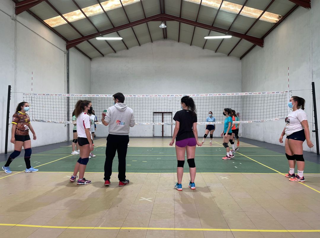 Un entrenamiento del equipo femenino, con Elías Terés. Un entrenamiento del equipo femenino, con Elías Terés.