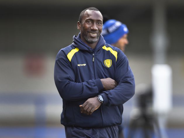 Jimmy Floyd Hasselbaink dirigiendo al Burton Albion Jimmy Floyd Hasselbaink dirigiendo al Burton Albion