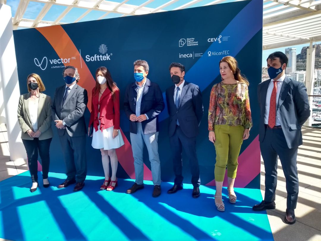 La consellera de Innovación, Carolina Pascual, junto con el presidente de la Diputación, Carlos Mazón y directivos de Vector ITC, que ha inaugurado en Panoramis su primera sede en la Comunitat Valenciana. La consellera de Innovación, Carolina Pascual, junto con el presidente de la Diputación, Carlos Mazón y directivos de Vector ITC, que ha inaugurado en Panoramis su primera sede en la Comunitat Valenciana.