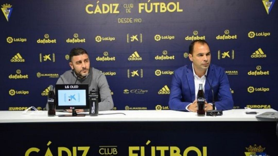 Enrique Ortíz y Jorge Cordero trabajan en la confeción de la plantilla del Cádiz CF Enrique Ortíz y Jorge Cordero trabajan en la confeción de la plantilla del Cádiz CF