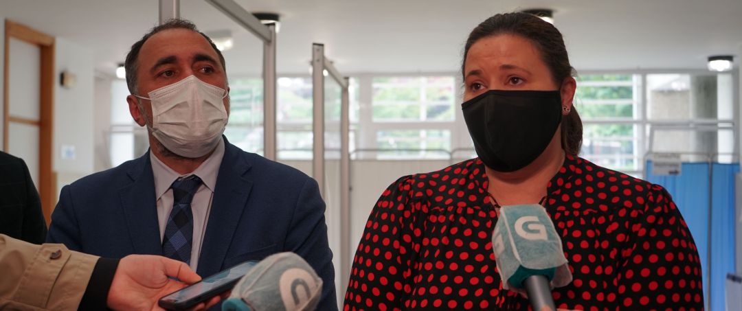 El conselleiro de Sanidade y la alcaldesa de Bergondo El conselleiro de Sanidade y la alcaldesa de Bergondo