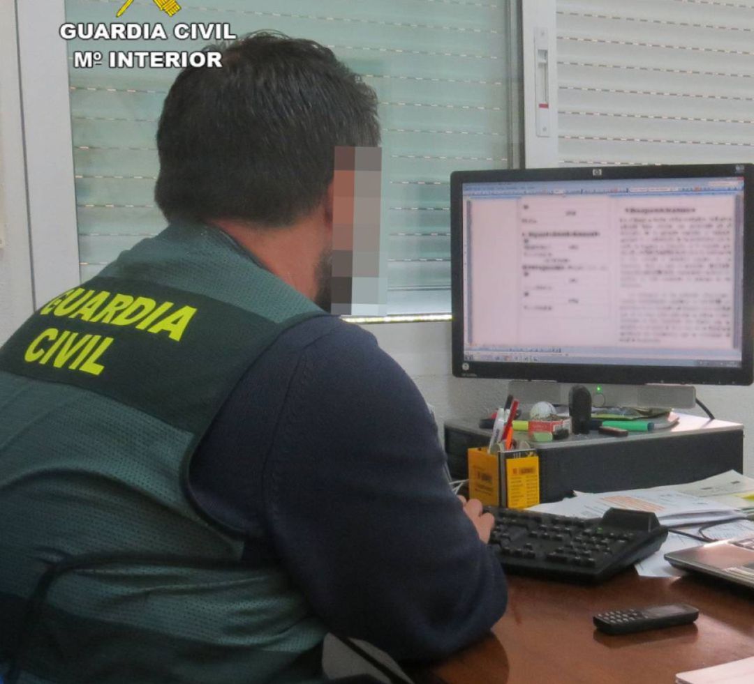 Agente de la Guardia Civil Agente de la Guardia Civil