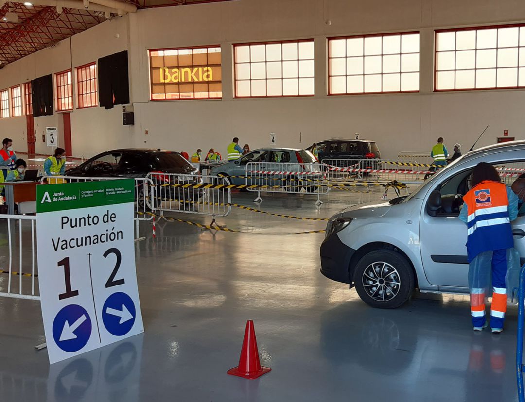 Dispositivo de vacunación masiva contra la covid en las instalaciones de la Feria de Muestras de Armilla-Granada (FERMASA) Dispositivo de vacunación masiva contra la covid en las instalaciones de la Feria de Muestras de Armilla-Granada (FERMASA)