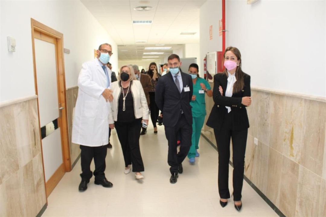 Visita de la delegada del Gobierno andaluz en Huelva, Bella Verano, y la de Salud, Manuela Caro, al Hospital Virgen de la Bella de Lepe. Visita de la delegada del Gobierno andaluz en Huelva, Bella Verano, y la de Salud, Manuela Caro, al Hospital Virgen de la Bella de Lepe.
