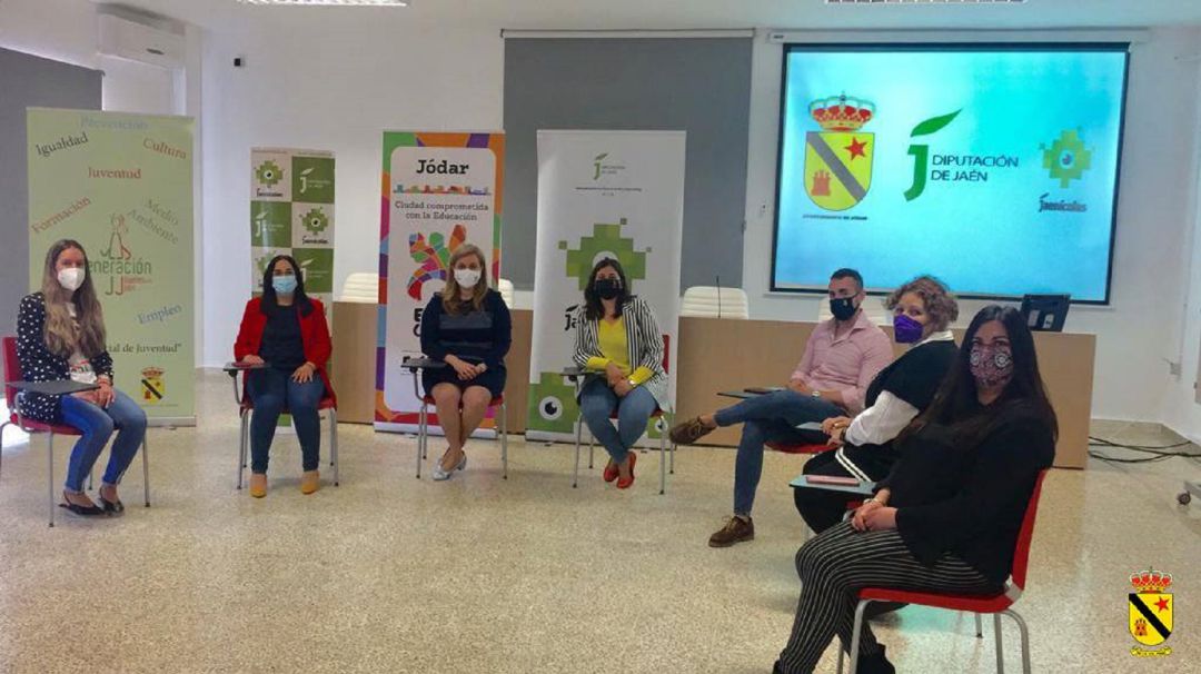 Momento de la reunión de trabajo, la diputada de Juventud, PIlar Lara, tercera por la izquierda Momento de la reunión de trabajo, la diputada de Juventud, PIlar Lara, tercera por la izquierda