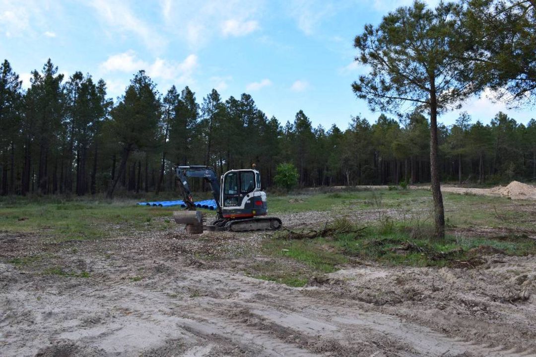 Las máquinas ya están trabajando en la construcción de la red de abastecimiento que llevará el agua potable a Lastras de Cuéllar Las máquinas ya están trabajando en la construcción de la red de abastecimiento que llevará el agua potable a Lastras de Cuéllar
