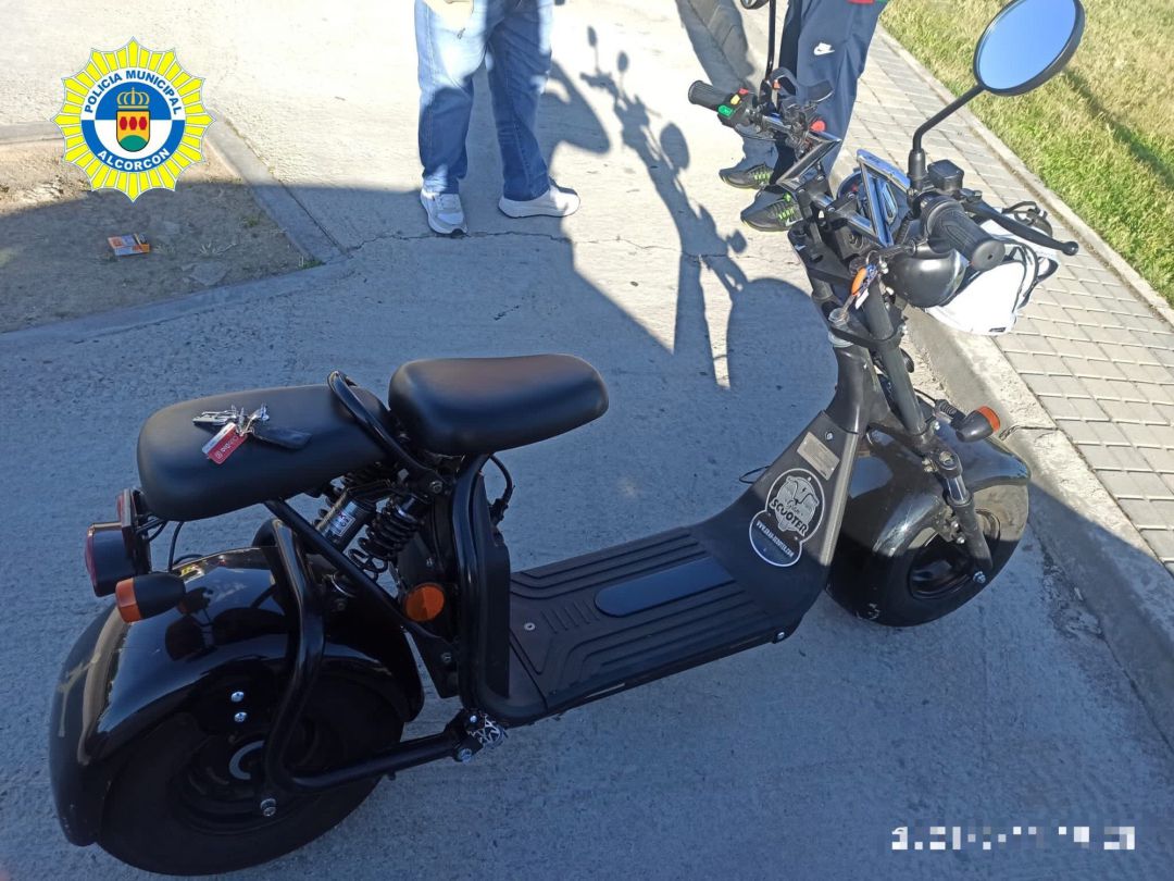 Ciclomotor con apariencia de patinete en Alcorcón Ciclomotor con apariencia de patinete en Alcorcón