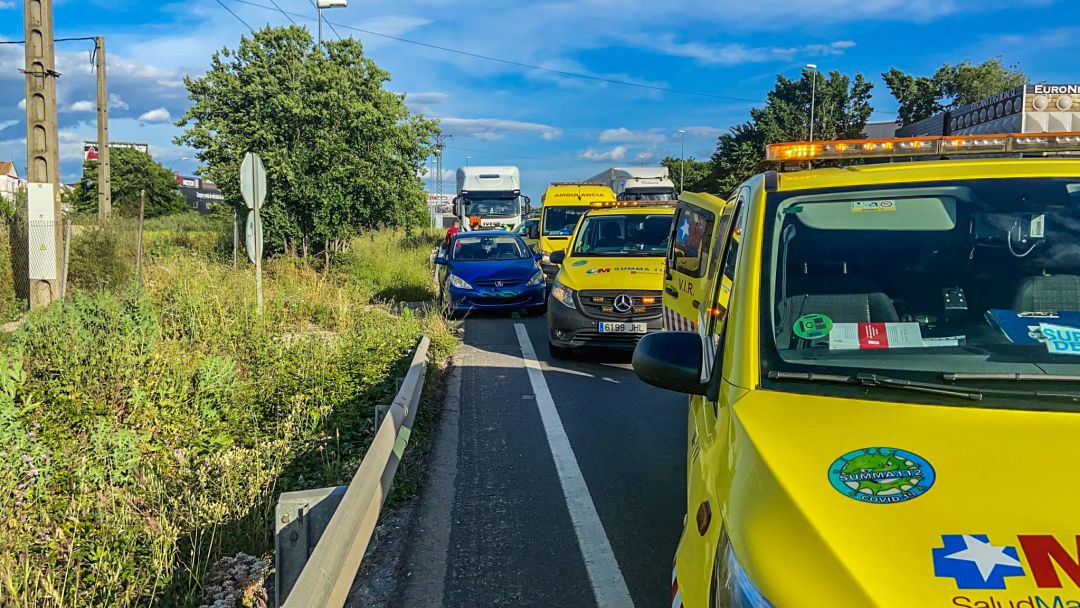 En segundo plano pueden observarse los camiones y el turismo de los protagonistas del suceso, en la M-506, a la altura del Poligono Cobo Calleja de Fuenlabrada. En segundo plano pueden observarse los camiones y el turismo de los protagonistas del suceso, en la M-506, a la altura del Poligono Cobo Calleja de Fuenlabrada.