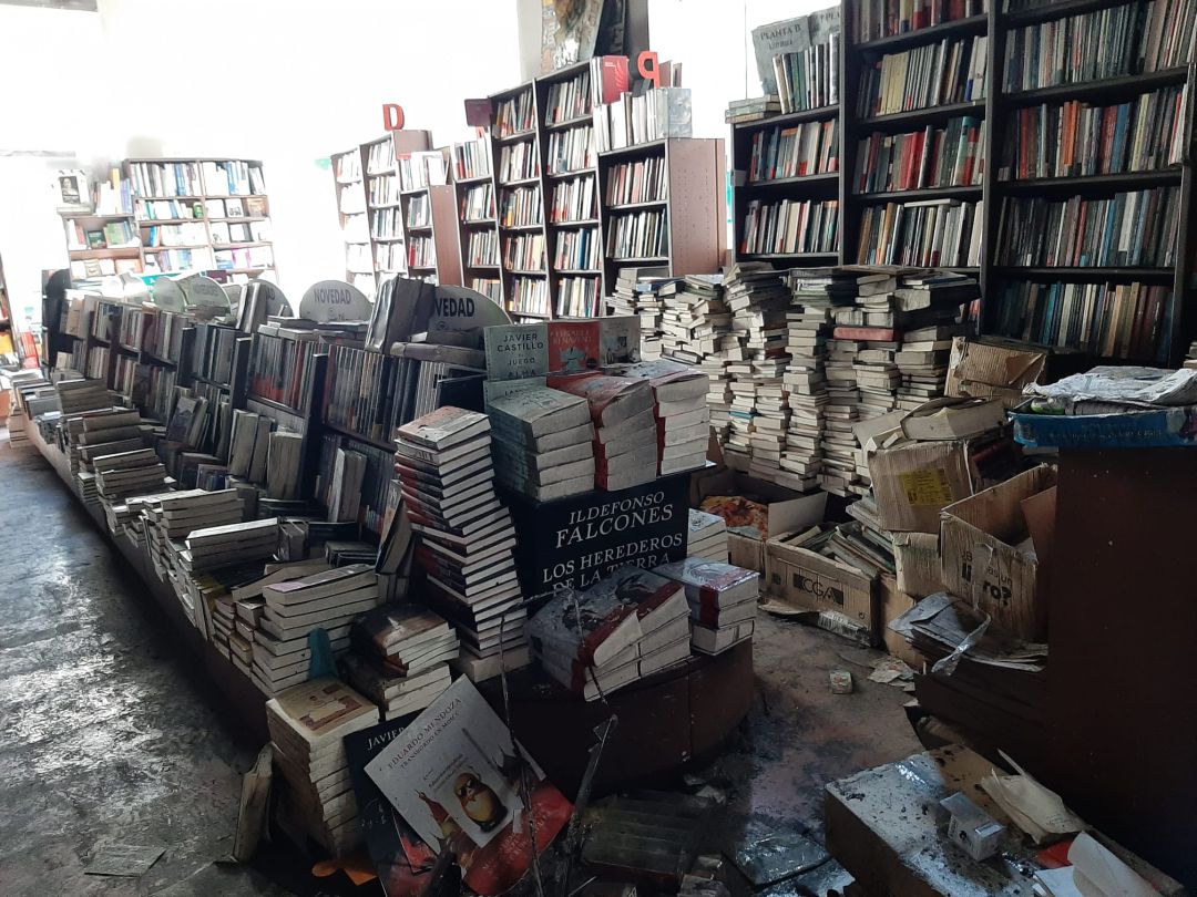 La librería Proteo tras el incendio La librería Proteo tras el incendio