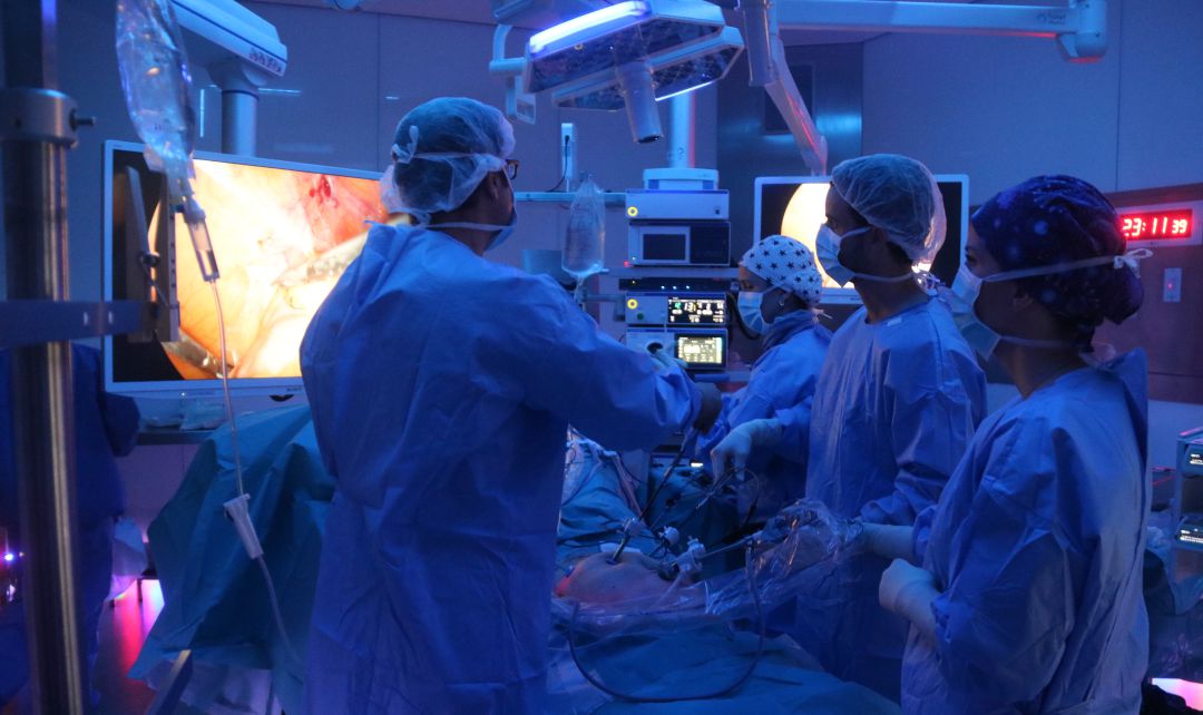 Imagen de una operación de cáncer de próstata en el Hospital del Mar de Barcelona, que ahora lidera este estudio internacional Imagen de una operación de cáncer de próstata en el Hospital del Mar de Barcelona, que ahora lidera este estudio internacional