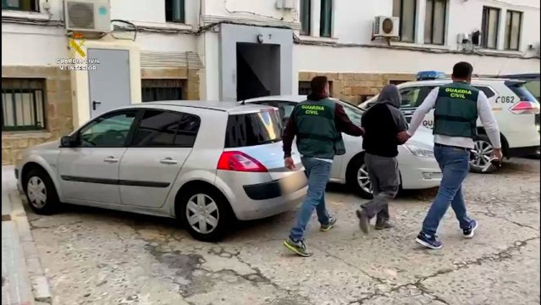 La Guardia Civil practica detenciones en Murcia, A Coruña y Ceuta por proselitismo del yihadismo en las cárceles. La Guardia Civil practica detenciones en Murcia, A Coruña y Ceuta por proselitismo del yihadismo en las cárceles.
