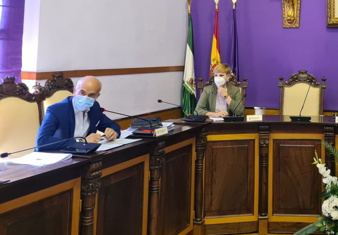 El concejal de Cs en el Ayuntamiento de Jaén, Francisco Díaz, ha liderado este pleno extraordinario de educación duramente criticado por los grupos municipales de la oposición El concejal de Cs en el Ayuntamiento de Jaén, Francisco Díaz, ha liderado este pleno extraordinario de educación duramente criticado por los grupos municipales de la oposición