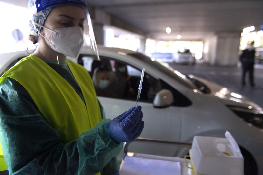 Hay mucho malestar entre la población de Lopera por el viaje de 25 kilómetros que tienen que realizar para poder vacunarse contra la covid-19 Hay mucho malestar entre la población de Lopera por el viaje de 25 kilómetros que tienen que realizar para poder vacunarse contra la covid-19