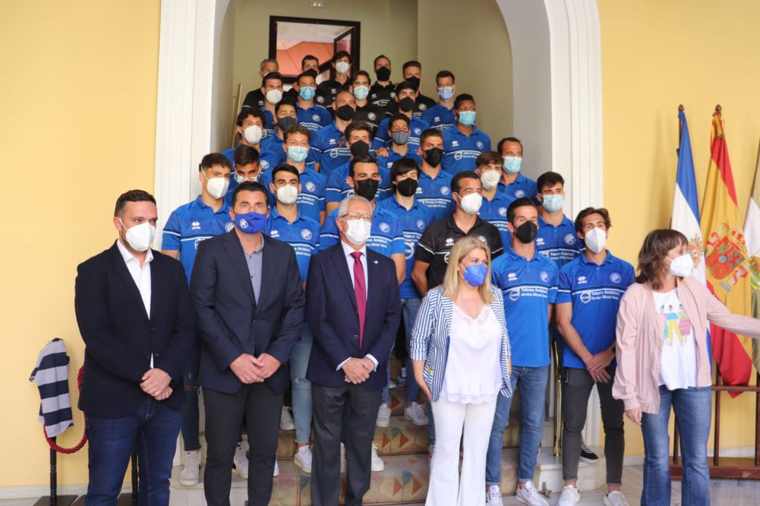 La alcaldesa recibe al Xerez DFC en el Ayuntamiento La alcaldesa recibe al Xerez DFC en el Ayuntamiento