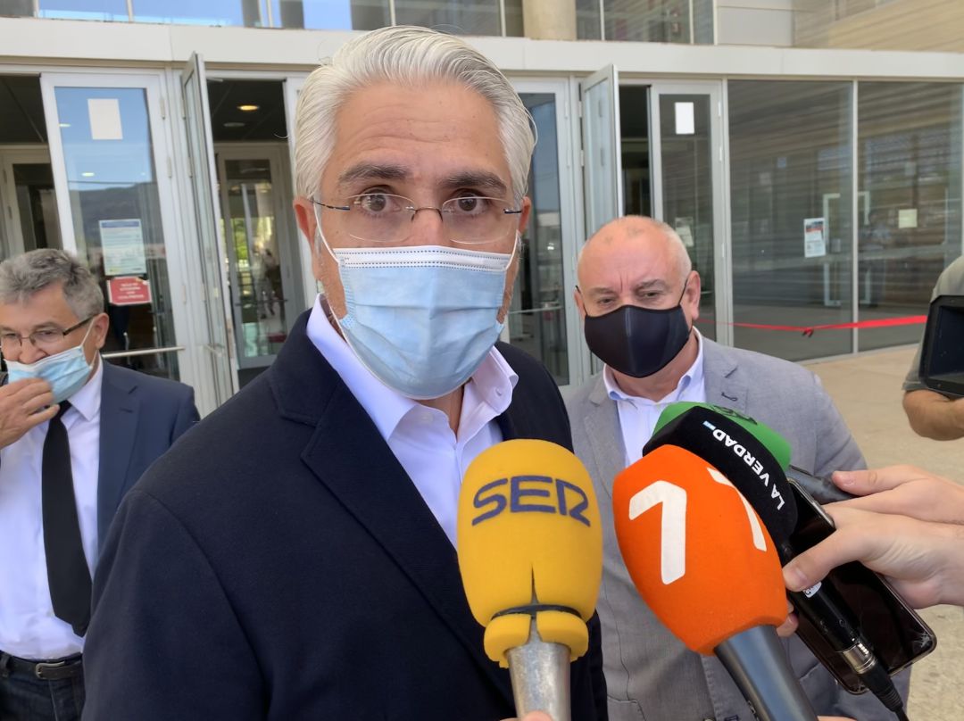 Mauricio García de la Vega junto a su abogado José María Caballero a la salida de la declaración Mauricio García de la Vega junto a su abogado José María Caballero a la salida de la declaración