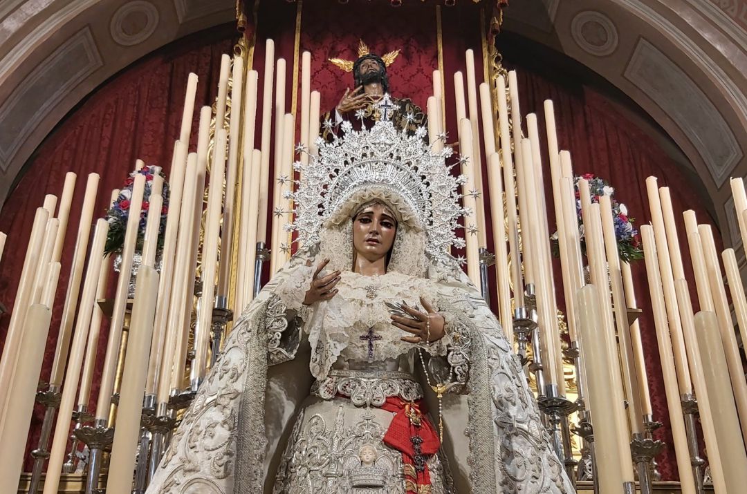 La Virgen de la Paz, ante el Señor de la Victoria, en una imagen de la última Semana Santa La Virgen de la Paz, ante el Señor de la Victoria, en una imagen de la última Semana Santa