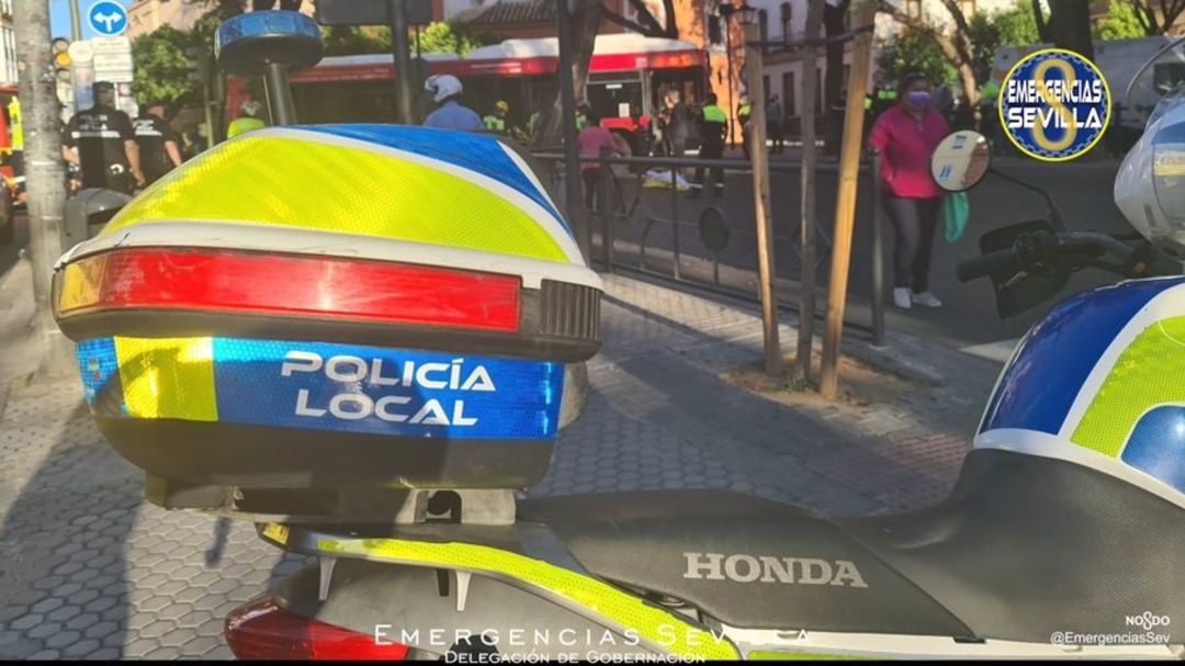 Intervención de la Policía Local tras el atropello en Ponce de León. Intervención de la Policía Local tras el atropello en Ponce de León.