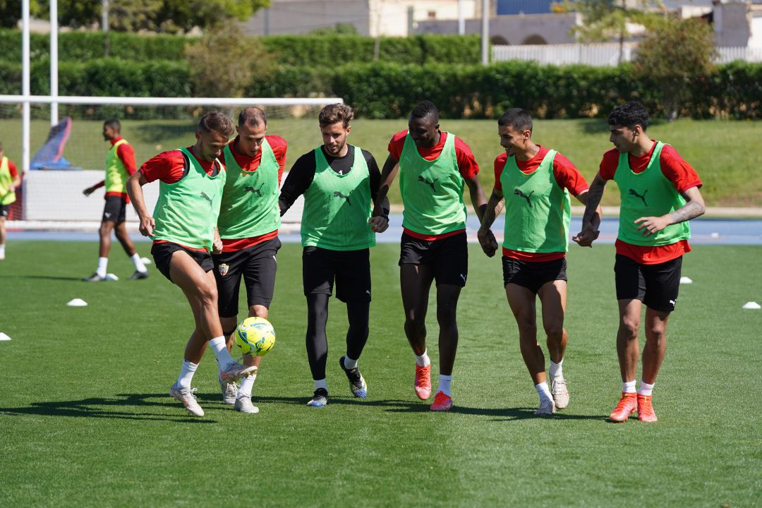 Semana de tranquilidad y alegría en el Almería. Semana de tranquilidad y alegría en el Almería.