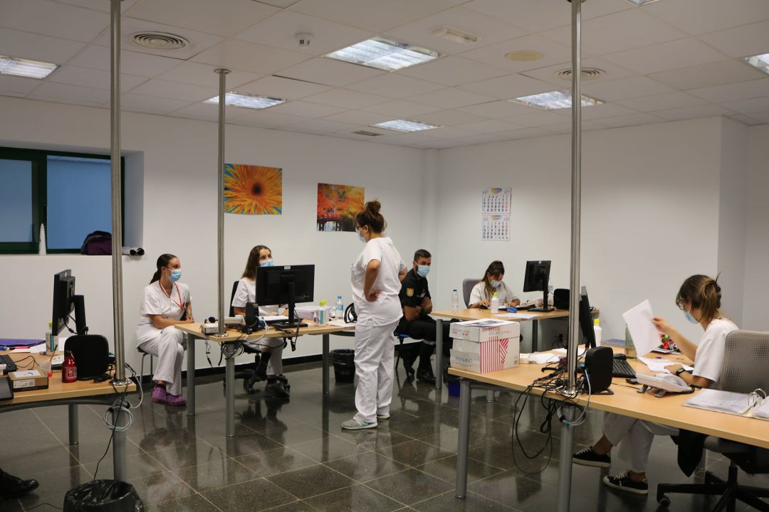 El número de hospitalizados aumenta a cinco, tres de ellos en Cuidados Intensivos del Molina Orosa. El número de hospitalizados aumenta a cinco, tres de ellos en Cuidados Intensivos del Molina Orosa.
