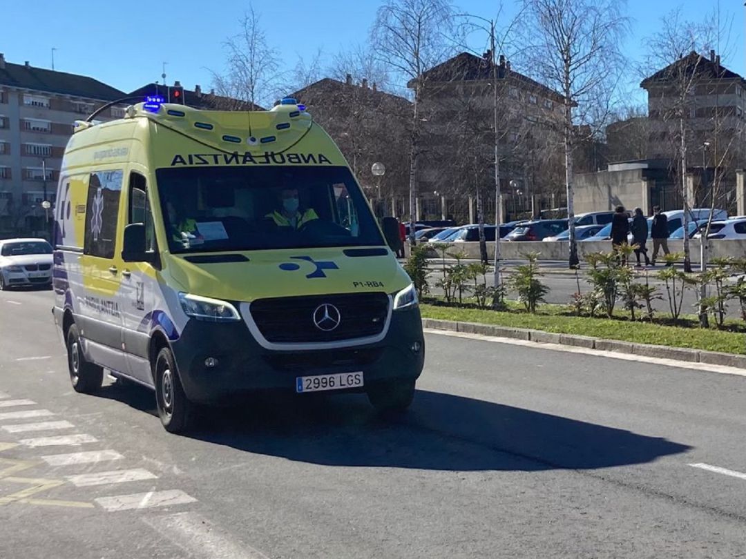 Una ambulancia de Osakidetza en Vitoria Una ambulancia de Osakidetza en Vitoria