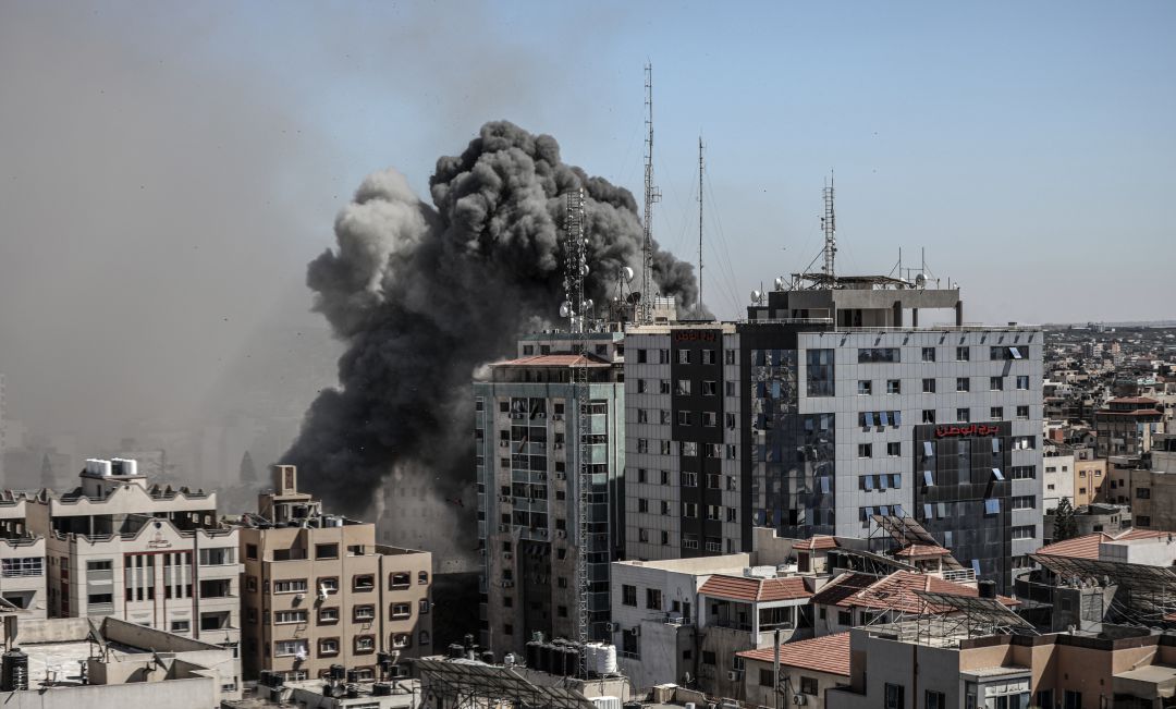La explosión del edificio de Al Jazeera y AP. La explosión del edificio de Al Jazeera y AP.