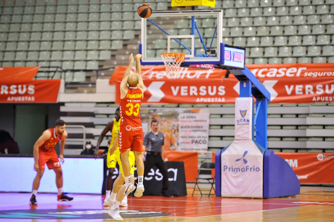 Frankamp anota un triple en el UCAM Murcia CB-MoraBanc Andorra Frankamp anota un triple en el UCAM Murcia CB-MoraBanc Andorra