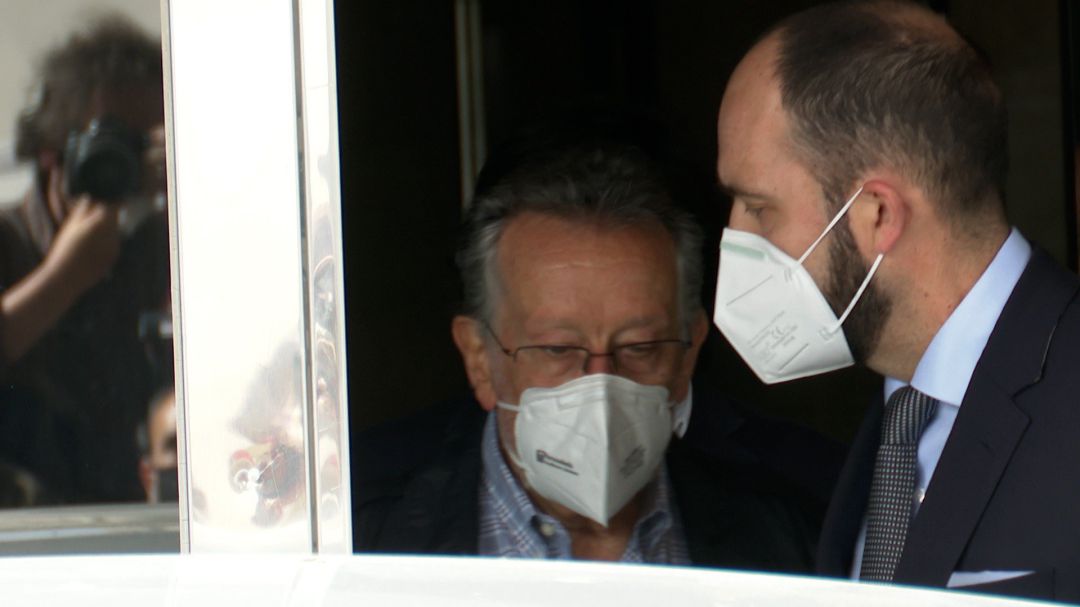 El exvicealcalde Alfonso Grau sale detenido de su casa El exvicealcalde Alfonso Grau sale detenido de su casa