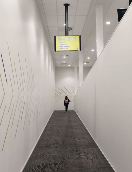 Llegada de Lucía y su familia al aeropuerto por la zona reservada para viajeros internacionales (Cedida) Llegada de Lucía y su familia al aeropuerto por la zona reservada para viajeros internacionales (Cedida)