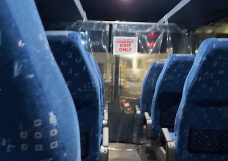 Autobús en el que la familia fue trasladada a su llegada a Nueva Zelanda (Cedida) Autobús en el que la familia fue trasladada a su llegada a Nueva Zelanda (Cedida)