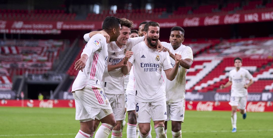 Los jugadores del Real Madrid celebran el gol de Nacho Los jugadores del Real Madrid celebran el gol de Nacho