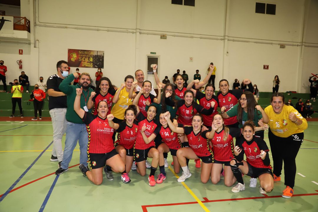 Alegría desbordada en las jugadoras y cuerpo técnico del Lanzarote Zonzamas. Alegría desbordada en las jugadoras y cuerpo técnico del Lanzarote Zonzamas.