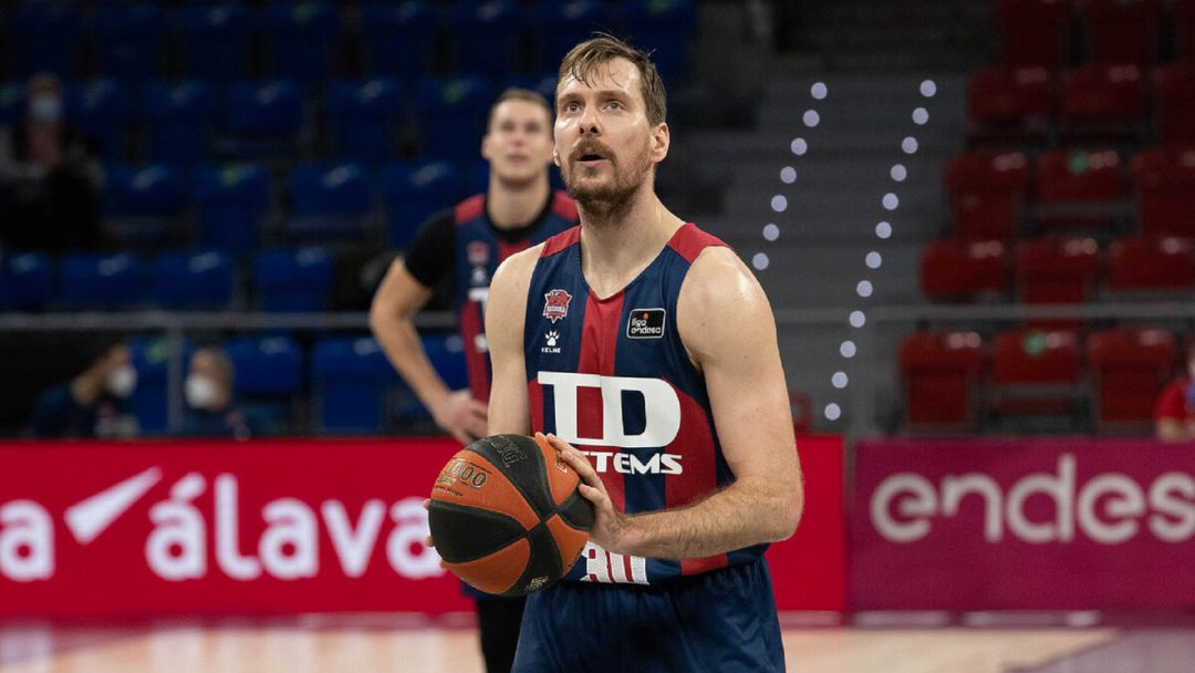 Zoran Dragic en el tiro libre. Zoran Dragic en el tiro libre.