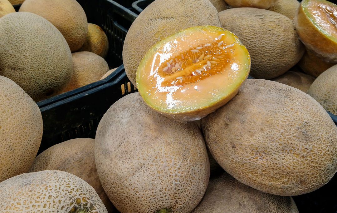 Cómo elegir un buen melón en la frutería este verano. Cómo elegir un buen melón en la frutería este verano.