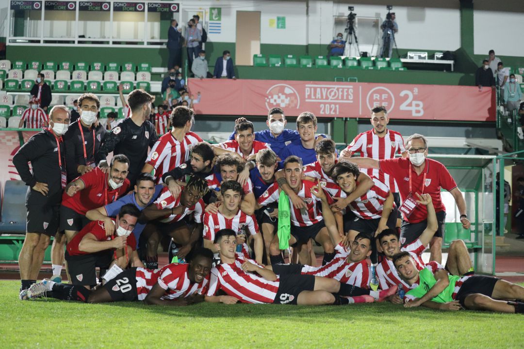 Los jugadores del Bilbao Athletic celebran la victoria ante el Celta B Los jugadores del Bilbao Athletic celebran la victoria ante el Celta B