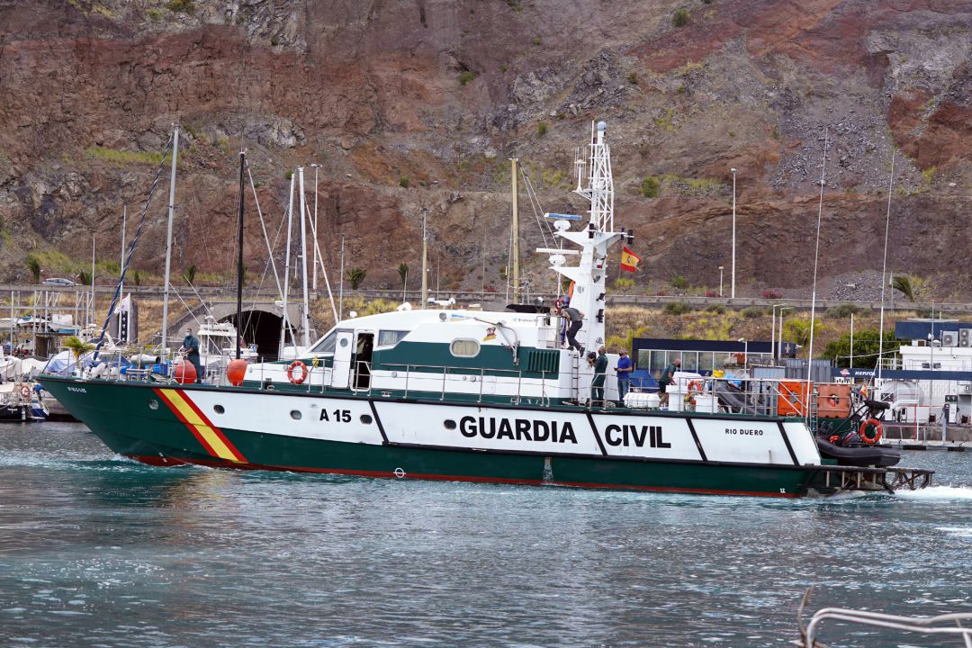 Efectivos policiales durante la búsqueda de Tomás Gimeno y sus hijas, a 1 de mayo de 2021, en Santa Cruz de Tenerife, Islas Canarias (España). El Juzgado de Primera Instancia e Instrucción número 3 de Güímar ha dictado una orden internacional de búsqueda Efectivos policiales durante la búsqueda de Tomás Gimeno y sus hijas, a 1 de mayo de 2021, en Santa Cruz de Tenerife, Islas Canarias (España). El Juzgado de Primera Instancia e Instrucción número 3 de Güímar ha dictado una orden internacional de búsqueda