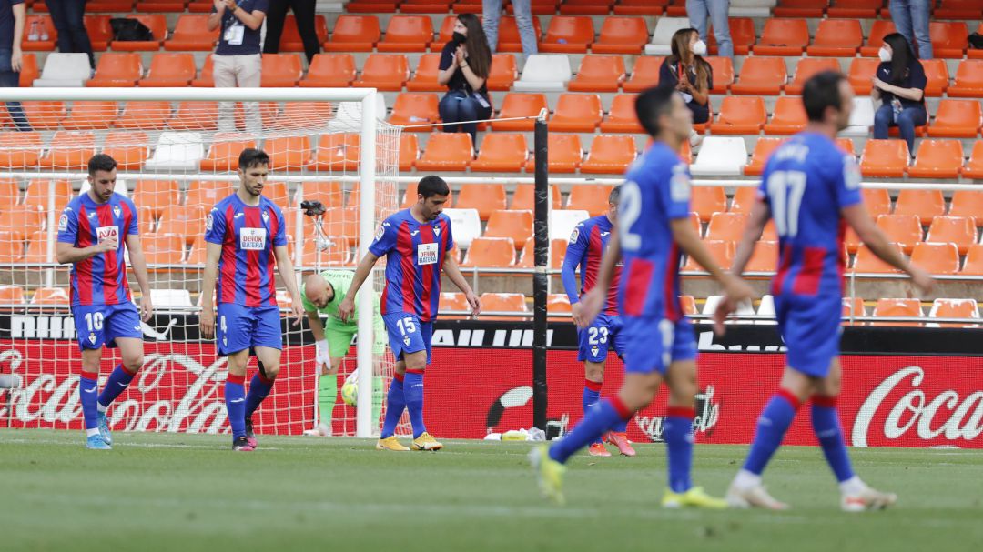 Jugadores del Eibar durante el Valencia-Eibar | SD Eibar Jugadores del Eibar durante el Valencia-Eibar | SD Eibar