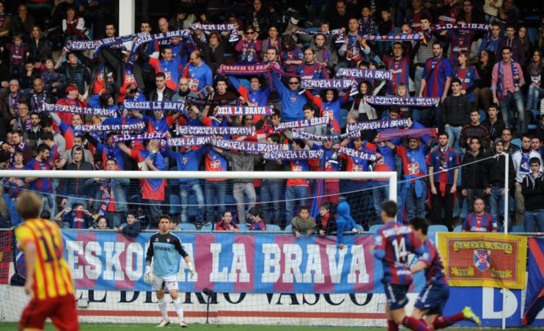 La afición del Eibar ha estado siempre apoyando al equipo La afición del Eibar ha estado siempre apoyando al equipo