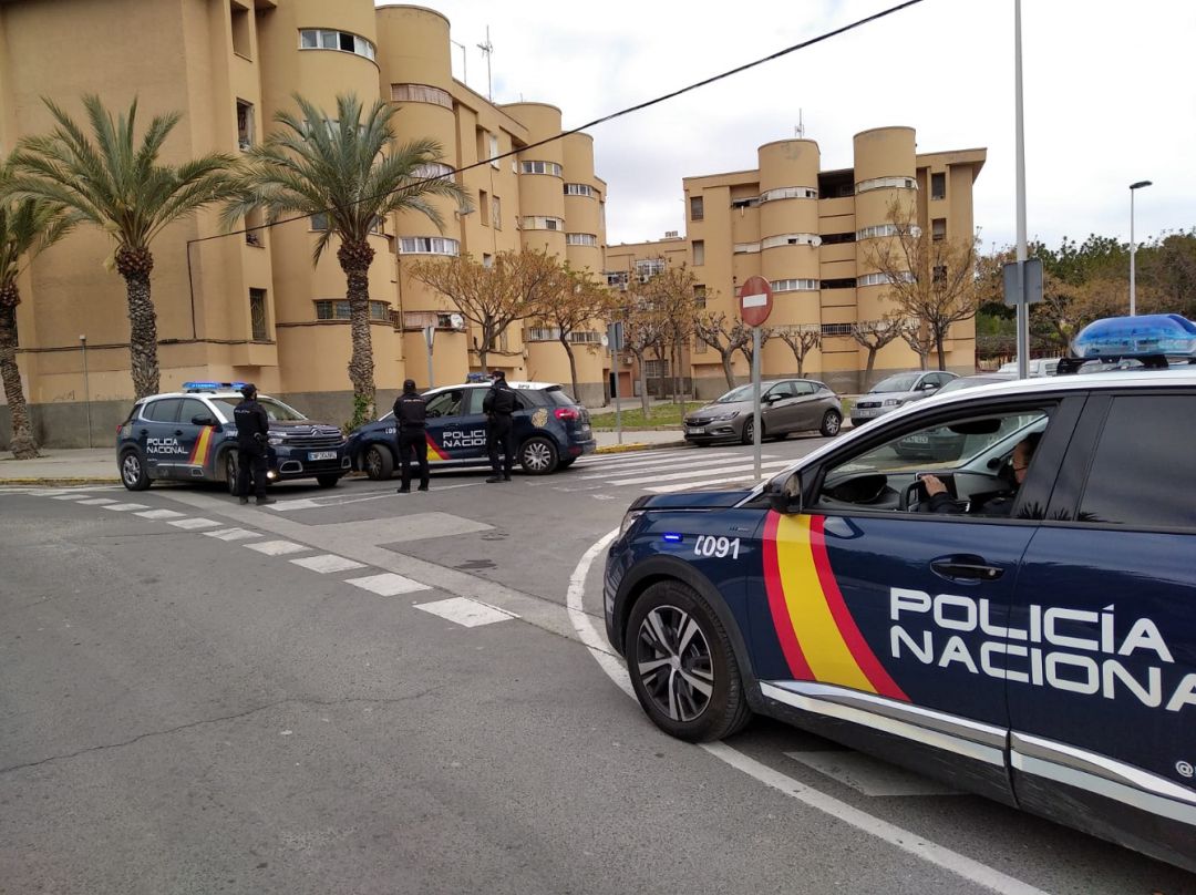 Agentes de la Policía Nacional Agentes de la Policía Nacional