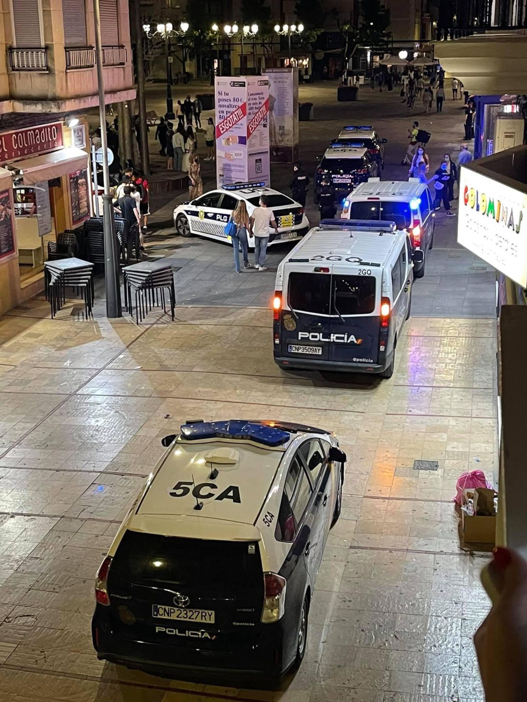Imagen del dispositivo policial ante la pelea que se ha hecho viral en redes sociales Imagen del dispositivo policial ante la pelea que se ha hecho viral en redes sociales
