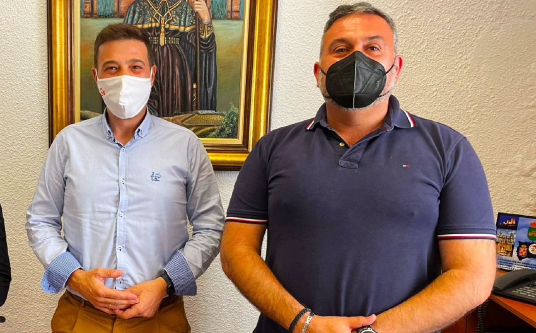 El portavoz de Ciudadanos en la Diputación Provincial, Ildefonso Ruiz, se reunió con el alcalde de la localidad y portavoz de Cs en el Ayuntamiento, Miguel Ángel Carmona
El portavoz de Ciudadanos en la Diputación Provincial, Ildefonso Ruiz, se reunió con el alcalde de la localidad y portavoz de Cs en el Ayuntamiento, Miguel Ángel Carmona