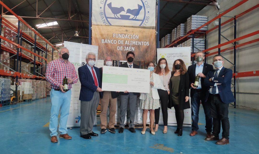 La Fundación Banco de Alimentos de Jaén ha recibido una remesa solidaria de Cooperativas Agro-Alimentarias y CaixaBank La Fundación Banco de Alimentos de Jaén ha recibido una remesa solidaria de Cooperativas Agro-Alimentarias y CaixaBank