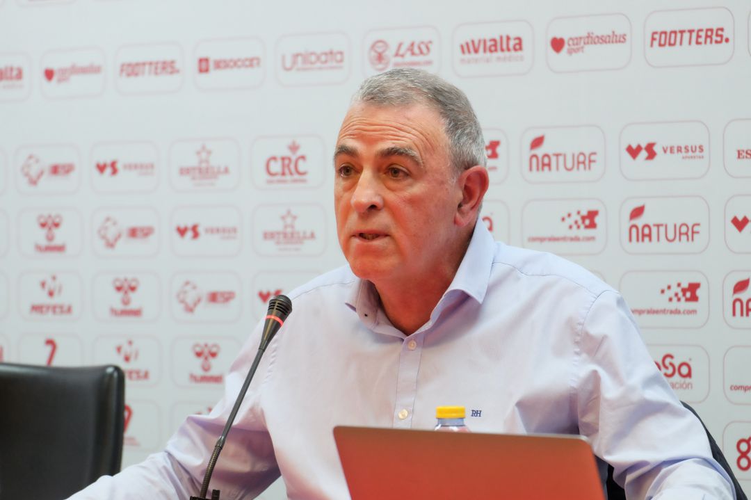 Francisco Tornel, presidente del Real Murcia, en una rueda de prensa Francisco Tornel, presidente del Real Murcia, en una rueda de prensa