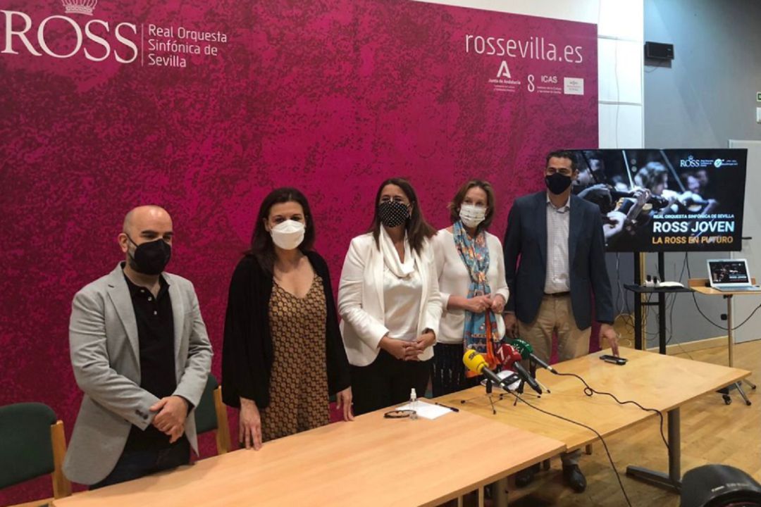 Emilio José Gil; Eva Contreras; Sonia Gaya; Mar Estrella y Pedro Vázquez Emilio José Gil; Eva Contreras; Sonia Gaya; Mar Estrella y Pedro Vázquez