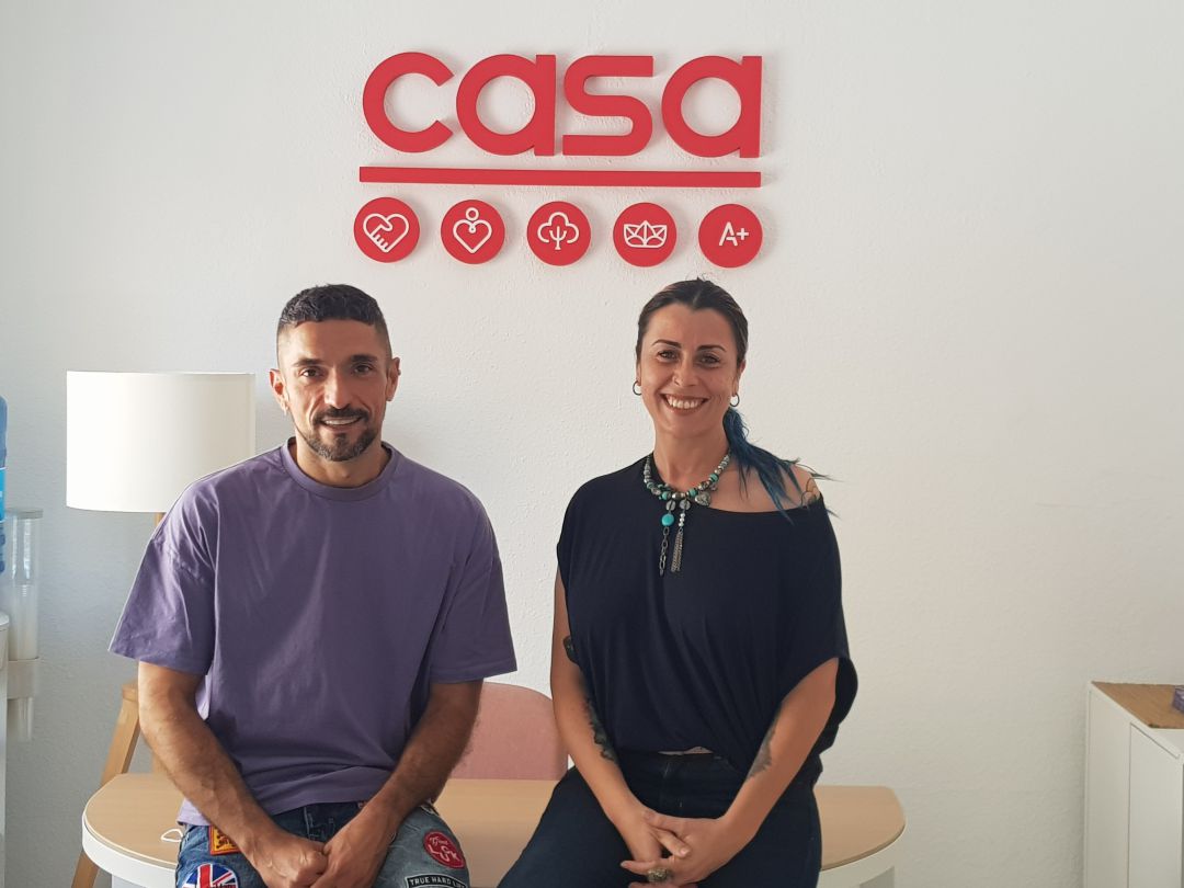 Jorge Garrido y Maite Heredia de la asociación Apoyo Positivo en Málaga Jorge Garrido y Maite Heredia de la asociación Apoyo Positivo en Málaga