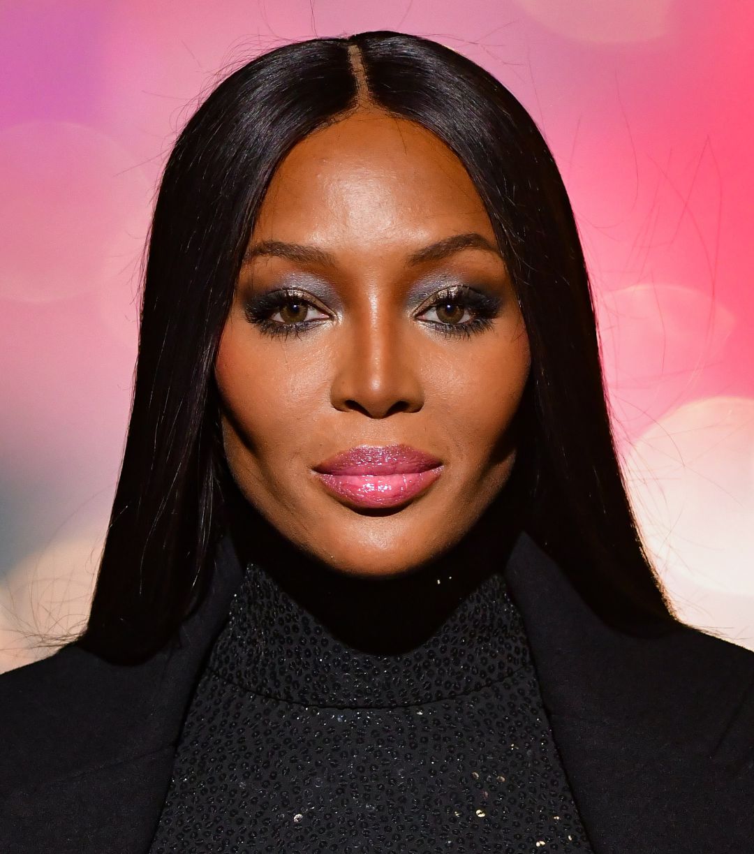 Naomi Campbell sorprende anunciando que ha sido madre por primera vez a los 50 años. Naomi Campbell sorprende anunciando que ha sido madre por primera vez a los 50 años.