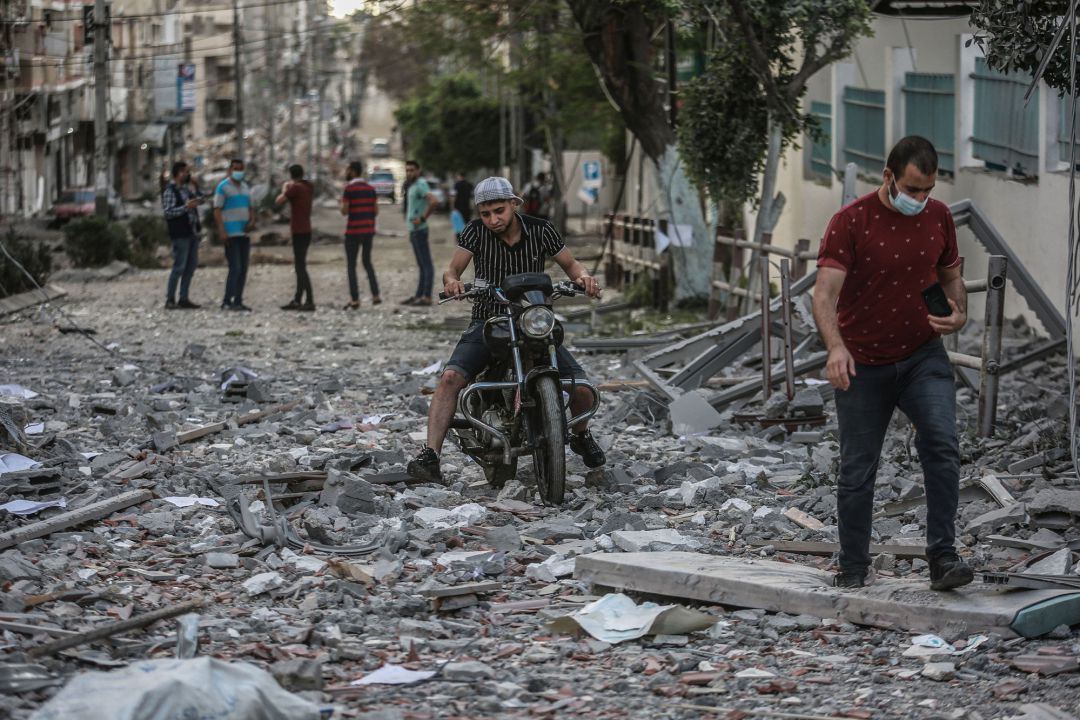 Calles de Gaza destruidas por los bombardeos de Israel. Calles de Gaza destruidas por los bombardeos de Israel.