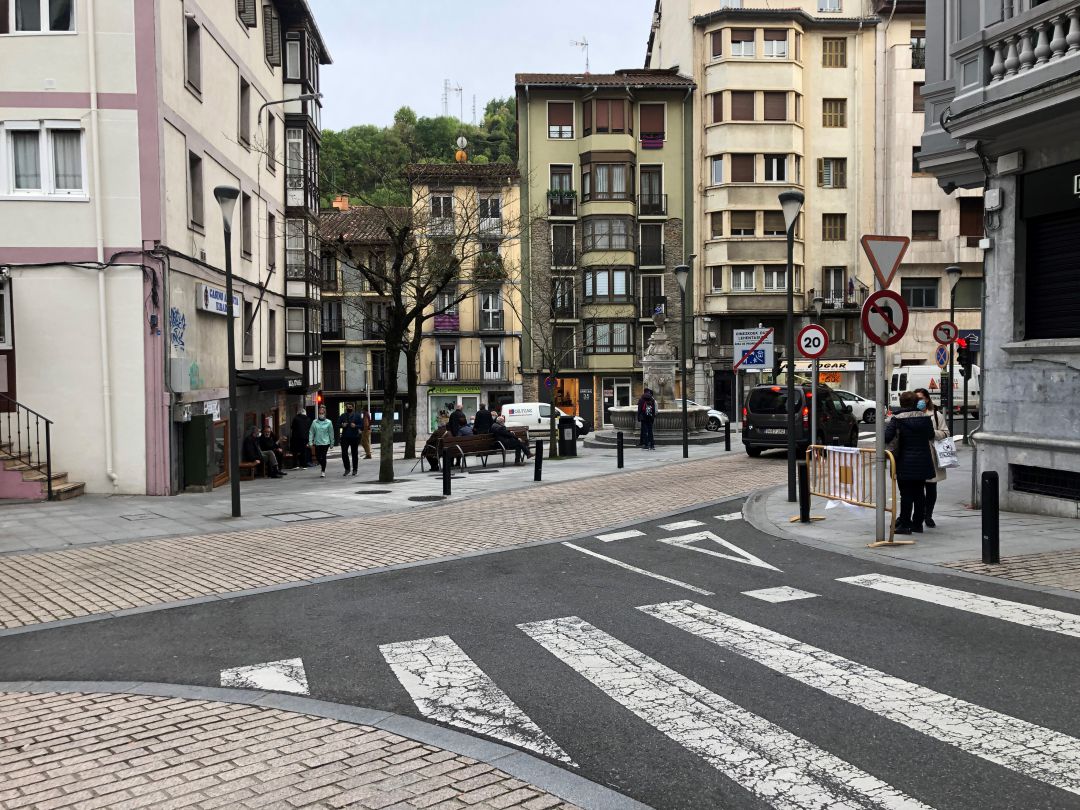 Imagen de la zona eibarresa de Ibarkurutze, en la confluencia de las calles Estación y Arragueta Imagen de la zona eibarresa de Ibarkurutze, en la confluencia de las calles Estación y Arragueta