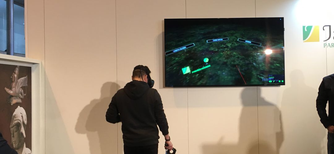 Una de las acciones con gafas virtuales llevadas a cabo en el estand de Jaén durante la última celebración presencial de Fitur. Una de las acciones con gafas virtuales llevadas a cabo en el estand de Jaén durante la última celebración presencial de Fitur.