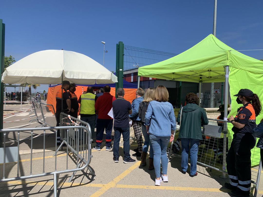 Varias personas acceden al punto de vacunación instalado en Úbeda Varias personas acceden al punto de vacunación instalado en Úbeda